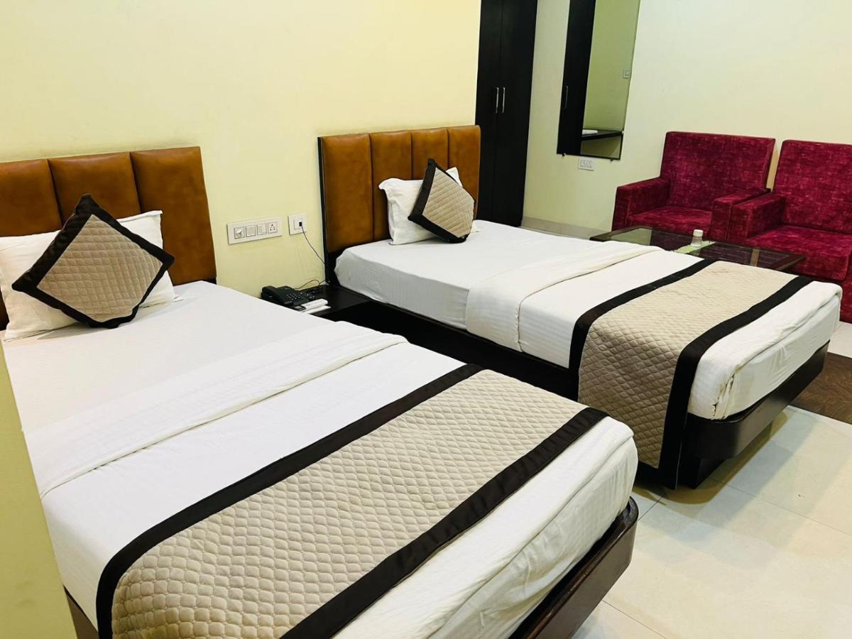 Akolia Jmc Hotel Lavish מראה חיצוני תמונה