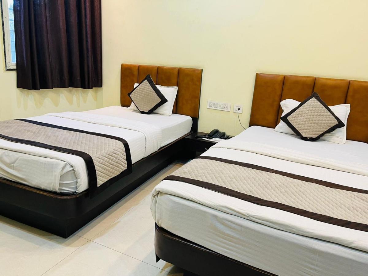 Akolia Jmc Hotel Lavish מראה חיצוני תמונה