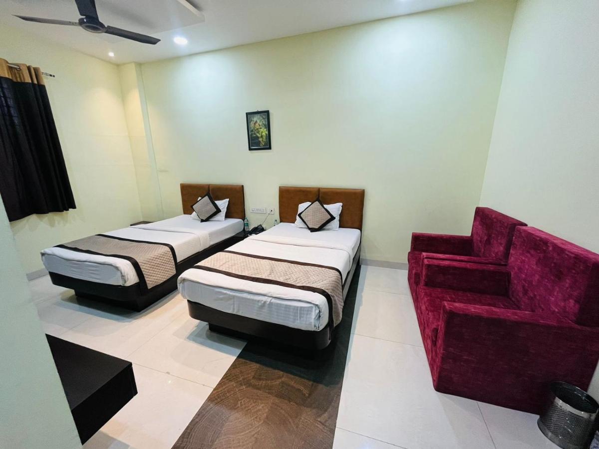 Akolia Jmc Hotel Lavish מראה חיצוני תמונה