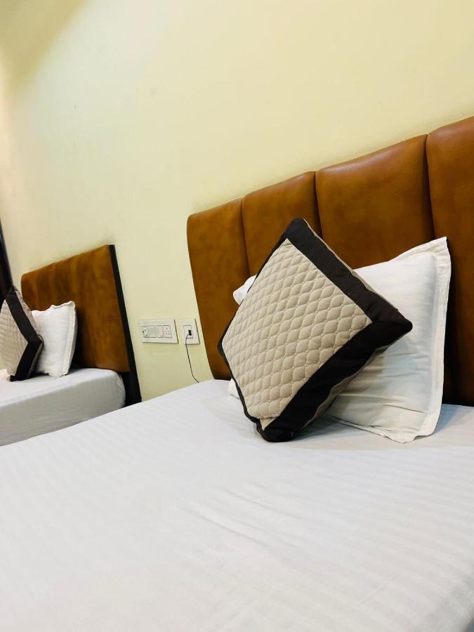 Akolia Jmc Hotel Lavish מראה חיצוני תמונה