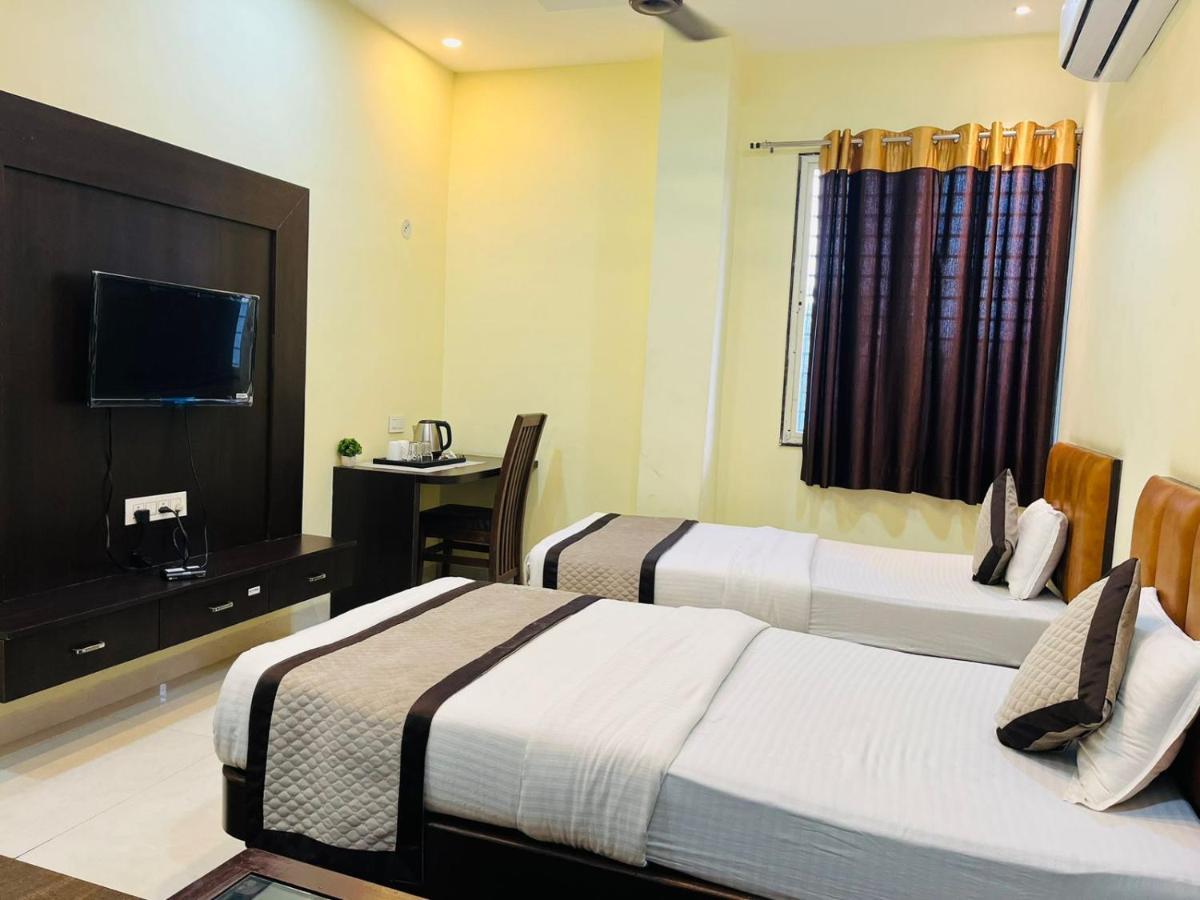 Akolia Jmc Hotel Lavish מראה חיצוני תמונה