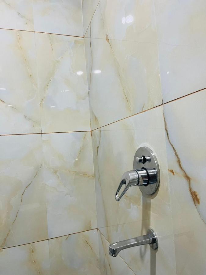 Akolia Jmc Hotel Lavish מראה חיצוני תמונה