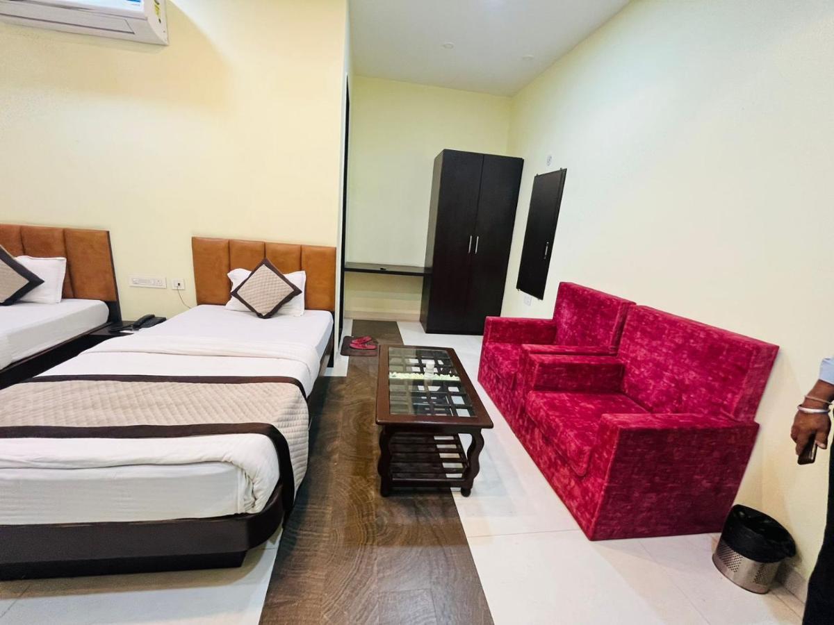 Akolia Jmc Hotel Lavish מראה חיצוני תמונה