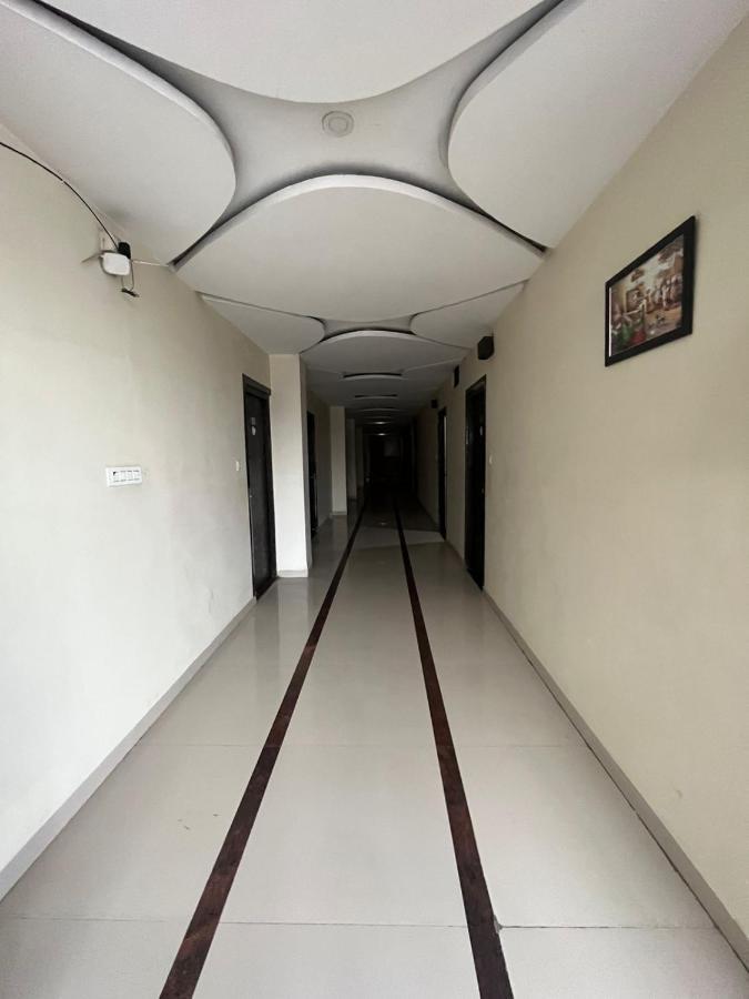 Akolia Jmc Hotel Lavish מראה חיצוני תמונה
