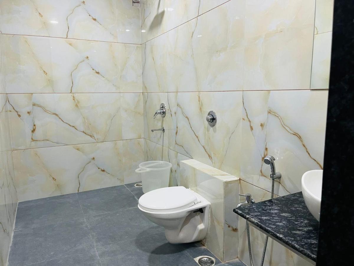Akolia Jmc Hotel Lavish מראה חיצוני תמונה